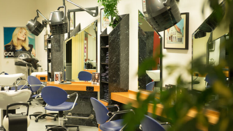 Friseur Horl, Neustadt a. Rbge., Salon